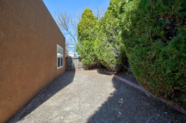 5712 Jessica Court NW, Albuquerque, NM 87120