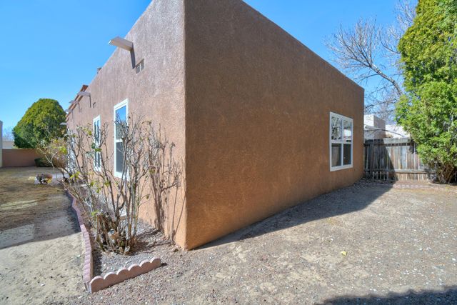 5712 Jessica Court NW, Albuquerque, NM 87120