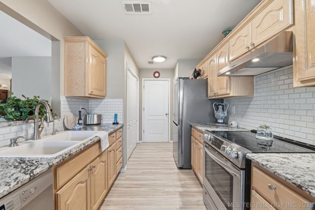 8055 Quail Ridge Road, Claremore, OK 74019