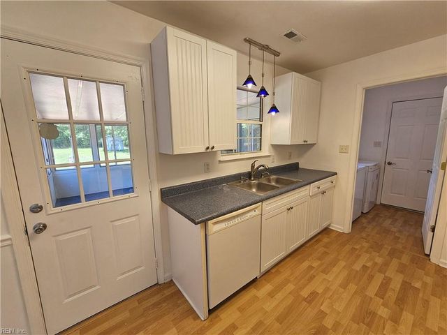 2164 Shipyard RD, Chesapeake, VA 23323