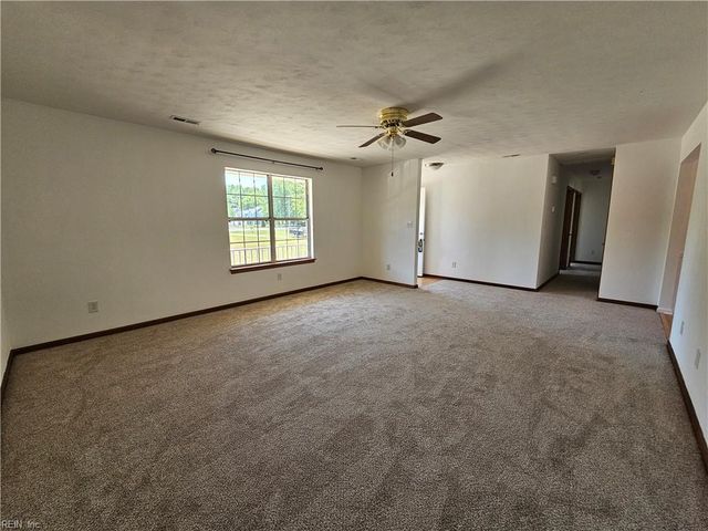 2164 Shipyard RD, Chesapeake, VA 23323