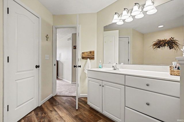 51141 Sussex Point Drive, Granger, IN 46530