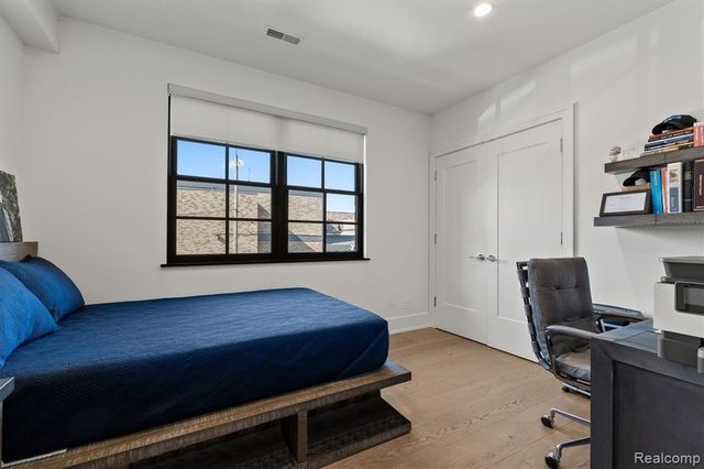 936 W 11 Mile Road, Royal Oak, MI 48067