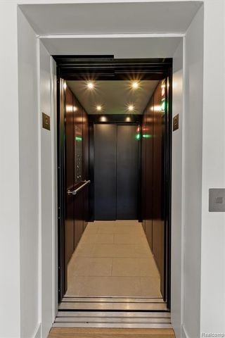 936 W 11 Mile Road, Royal Oak, MI 48067