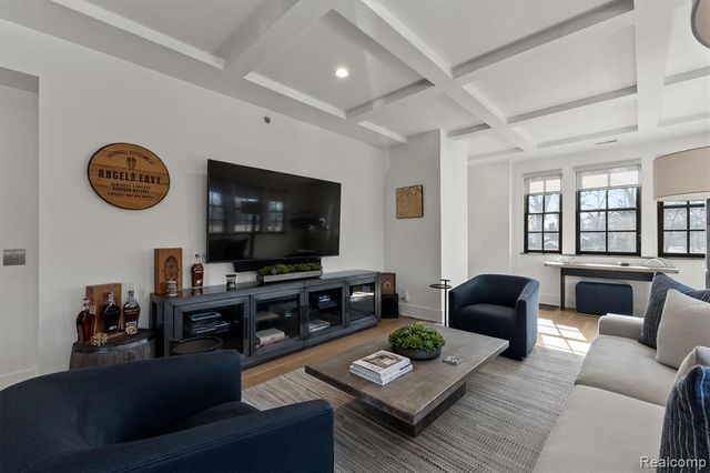 936 W 11 Mile Road, Royal Oak, MI 48067