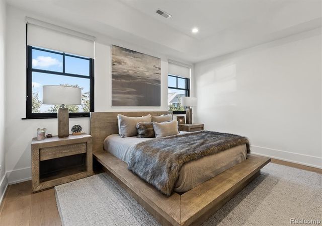 936 W 11 Mile Road, Royal Oak, MI 48067