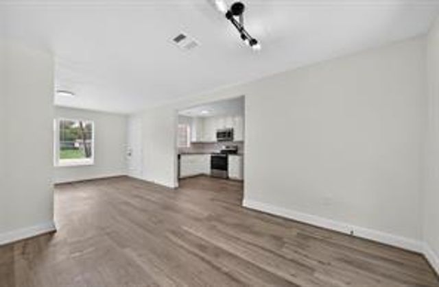 7023 Crestmont Street, Houston, TX 77033