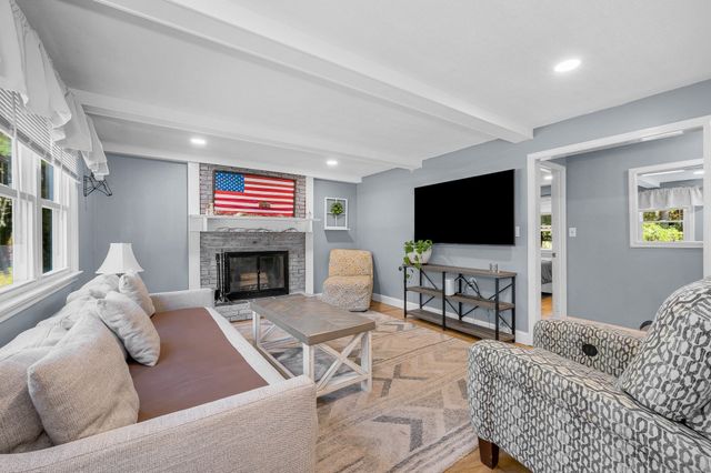 22 Country Rd, Westford, MA 01886
