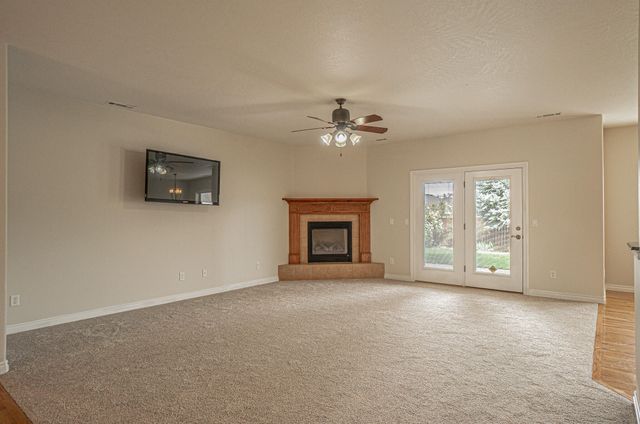 995 Pumpkin Ridge Drive, Eagle Point, OR 97524