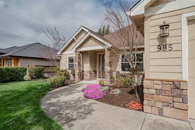 995 Pumpkin Ridge Drive, Eagle Point, OR 97524