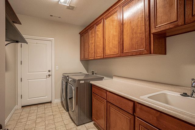 995 Pumpkin Ridge Drive, Eagle Point, OR 97524