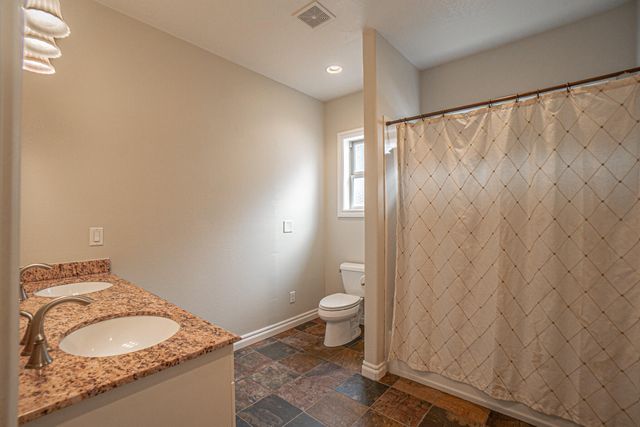 995 Pumpkin Ridge Drive, Eagle Point, OR 97524