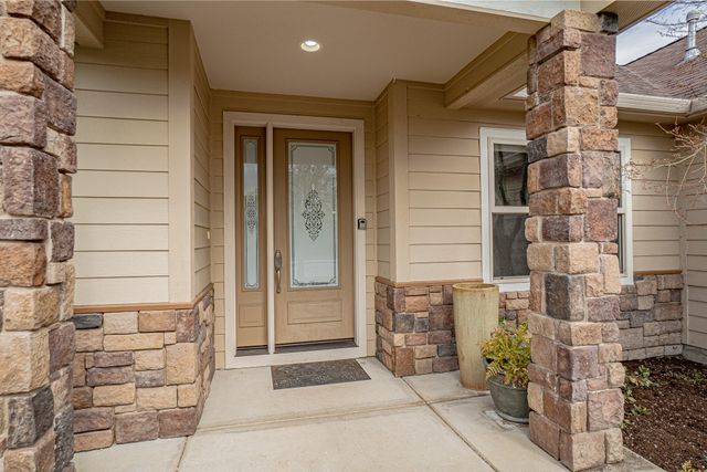 995 Pumpkin Ridge Drive, Eagle Point, OR 97524