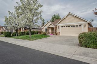 995 Pumpkin Ridge Drive, Eagle Point, OR 97524