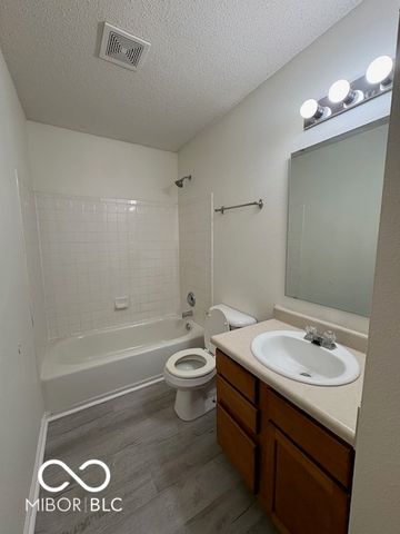 6857 Maywood Circle, Avon, IN 46123