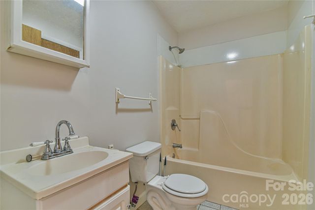 12 Moody Street, Candler, NC 28715