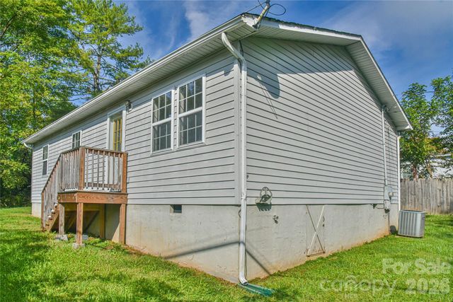 12 Moody Street, Candler, NC 28715