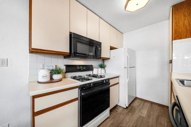 1003 San Antonio Circle 202, Daly City, CA 94014