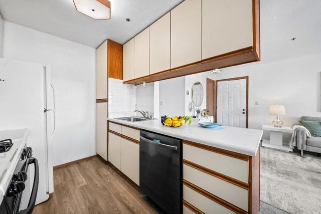 1003 San Antonio Circle 202, Daly City, CA 94014