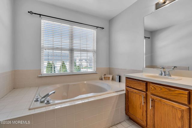 12 Lancaster Way, Jackson, NJ 08527
