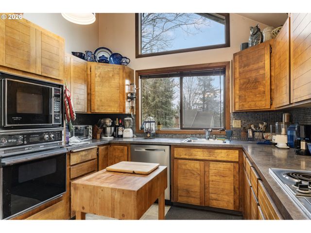 11895 Se KNEE Ct, Happy Valley, OR 97086