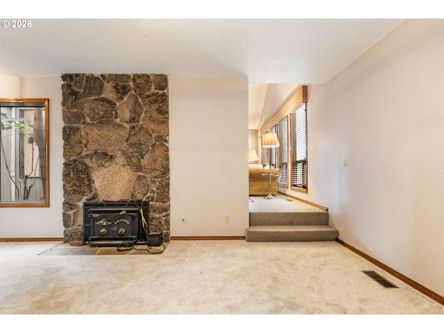 11895 Se KNEE Ct, Happy Valley, OR 97086