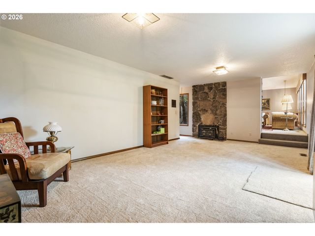 11895 Se KNEE Ct, Happy Valley, OR 97086