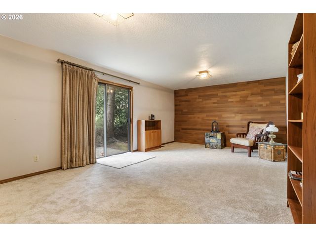 11895 Se KNEE Ct, Happy Valley, OR 97086