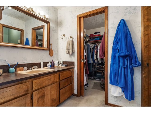 11895 Se KNEE Ct, Happy Valley, OR 97086