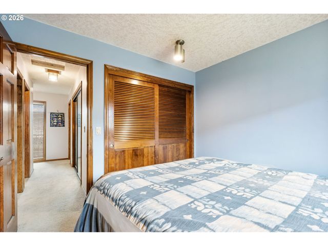 11895 Se KNEE Ct, Happy Valley, OR 97086