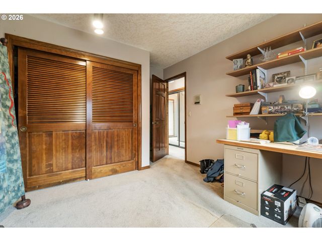 11895 Se KNEE Ct, Happy Valley, OR 97086