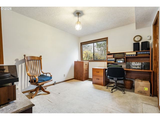 11895 Se KNEE Ct, Happy Valley, OR 97086