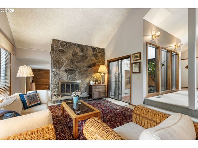 11895 Se KNEE Ct, Happy Valley, OR 97086