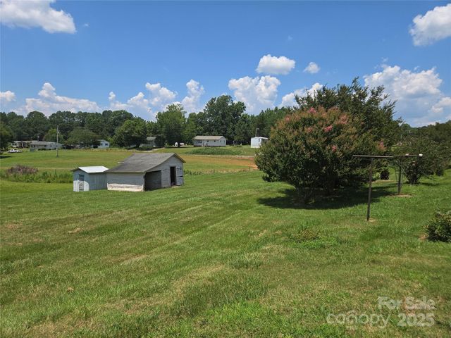 541 Old Nc 277 Road, Bessemer City, NC 28016