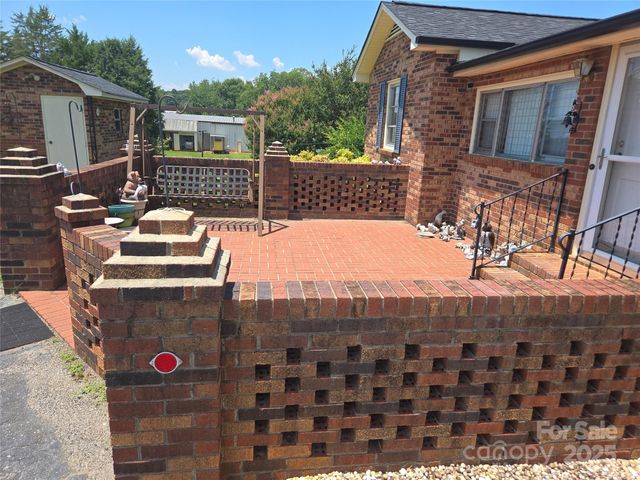 541 Old Nc 277 Road, Bessemer City, NC 28016