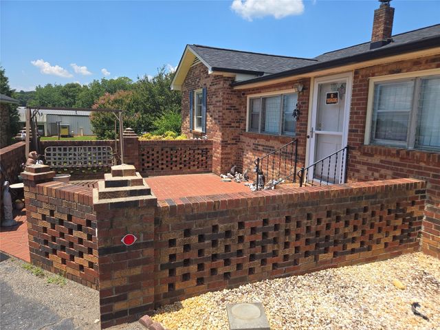 541 Old Nc 277 Road, Bessemer City, NC 28016