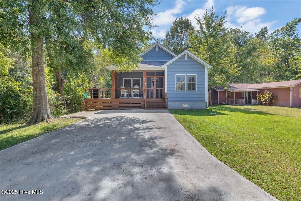 3412 Waccamaw Shores Road, Lake Waccamaw, NC 28450