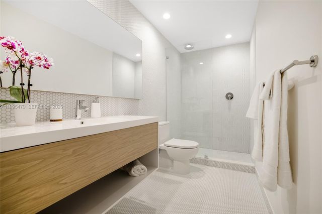 9881 E Bay Harbor Dr 401, Bay Harbor Islands, FL 33154