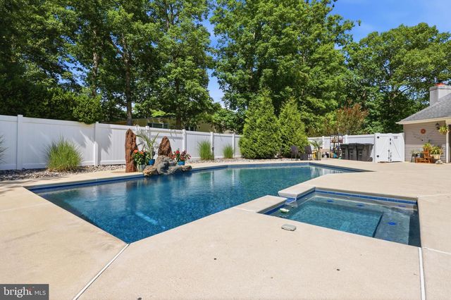36 BRANDYWINE DR, Berlin, NJ 08009