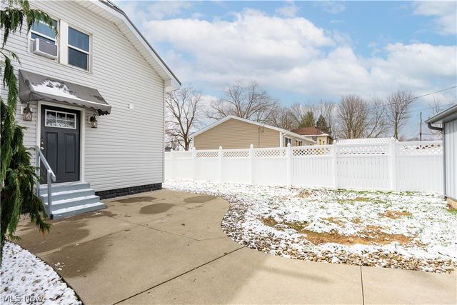 702 Griffith Avenue SW, Massillon, OH 44647