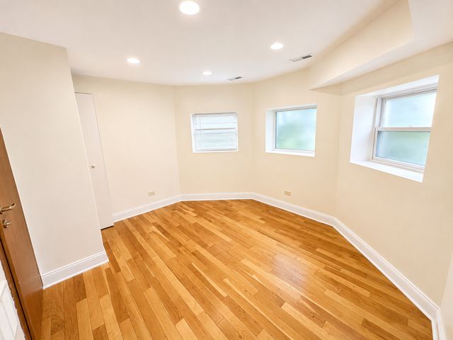 1647 W Sherwin Avenue 1, Chicago, IL 60626