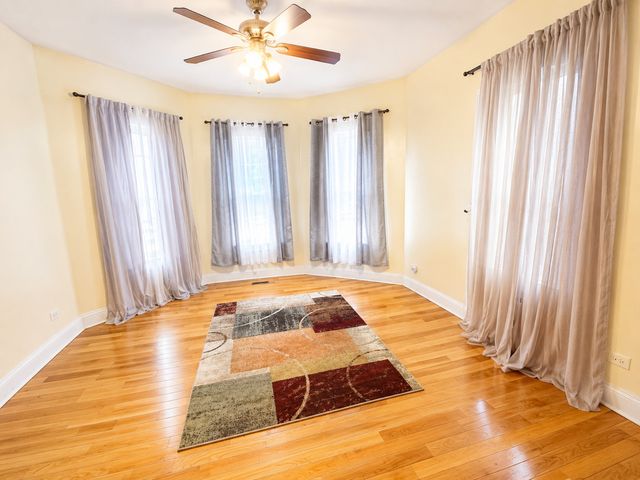 1647 W Sherwin Avenue 1, Chicago, IL 60626