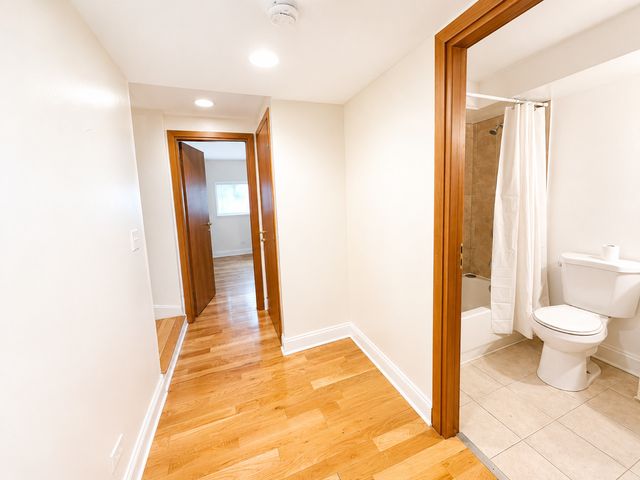 1647 W Sherwin Avenue 1, Chicago, IL 60626