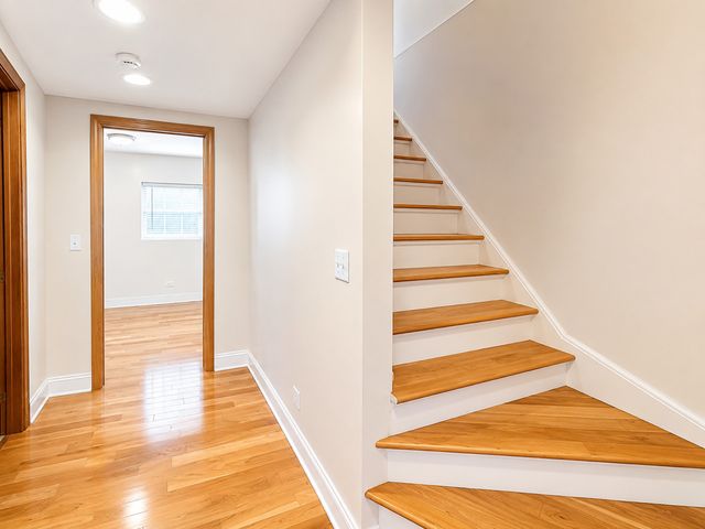 1647 W Sherwin Avenue 1, Chicago, IL 60626