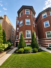 1647 W Sherwin Avenue 1, Chicago, IL 60626
