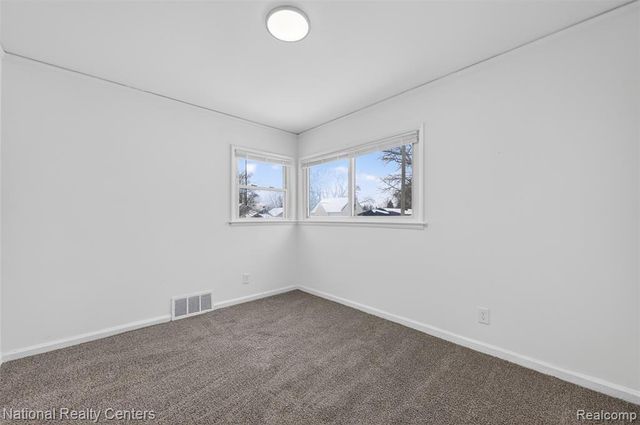 594 E Mansfield Avenue, Pontiac, MI 48340