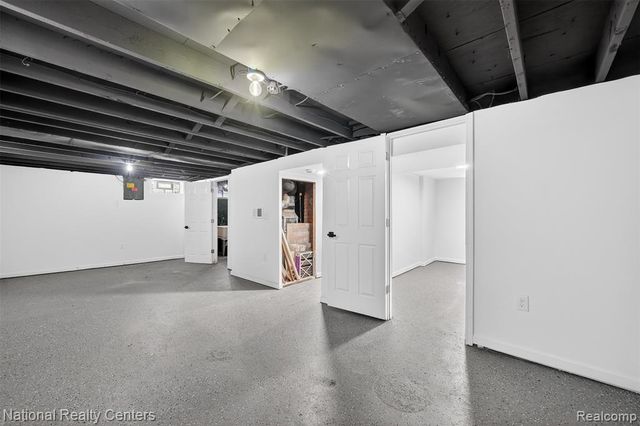 594 E Mansfield Avenue, Pontiac, MI 48340