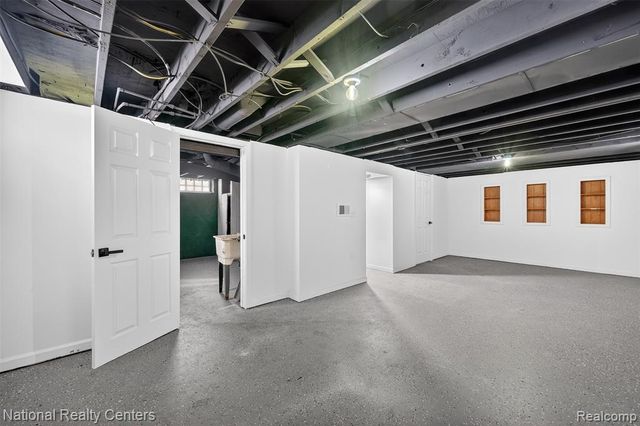 594 E Mansfield Avenue, Pontiac, MI 48340