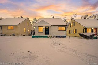 594 E Mansfield Avenue, Pontiac, MI 48340