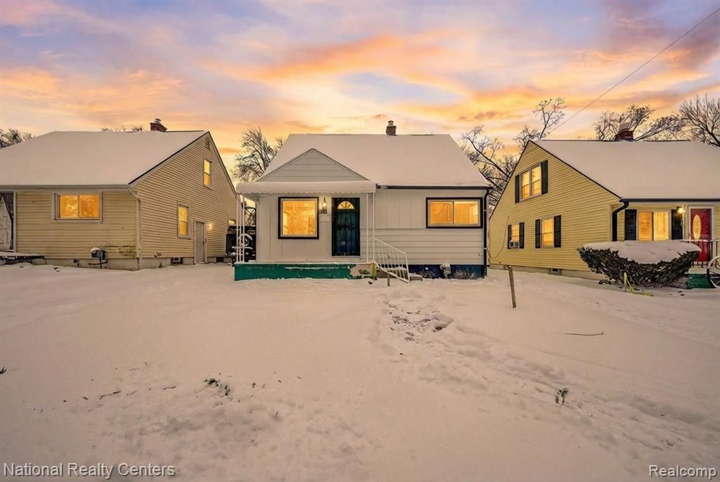 594 E Mansfield Avenue, Pontiac, MI 48340